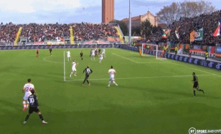 1636292082892095693.gif